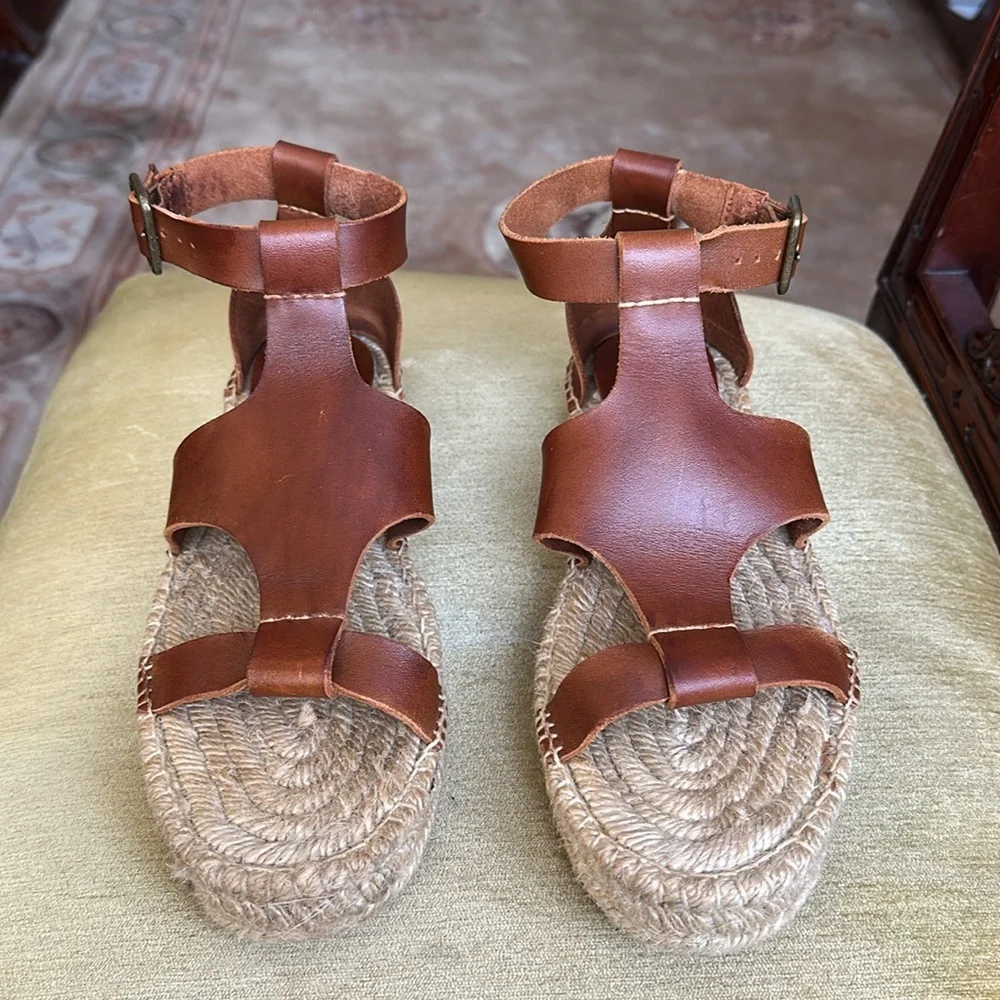 Soludos step out